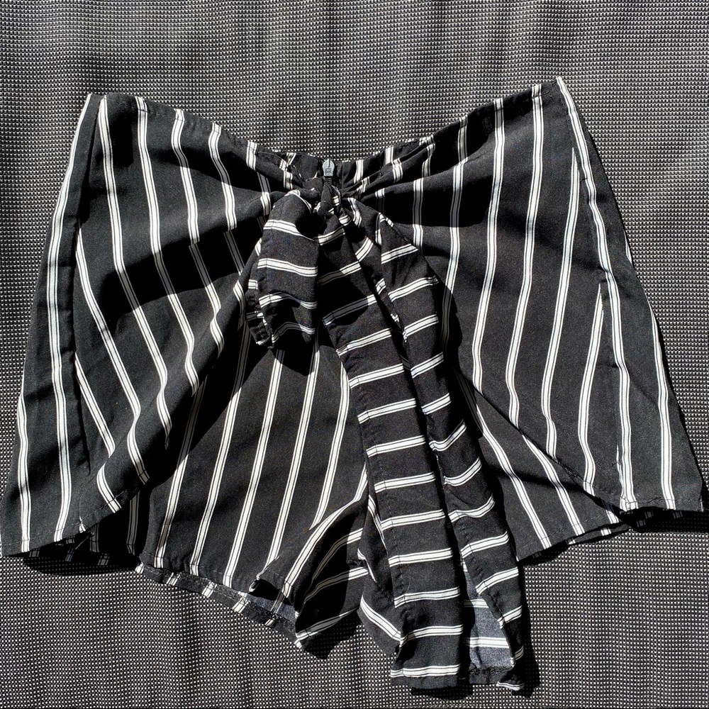 SHEIN Striped Tie Front Shorts